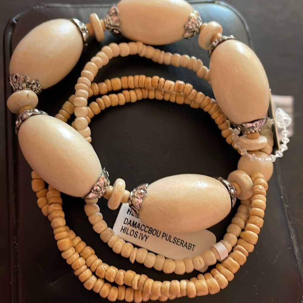 Sale! New! 🏝️Elegant Tan Beaded Bracelet Set🏝️